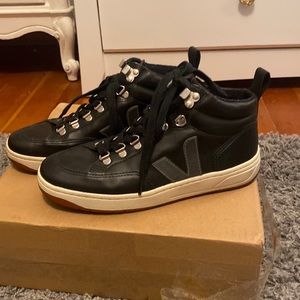 REPOSH Veja Bastille sneakers